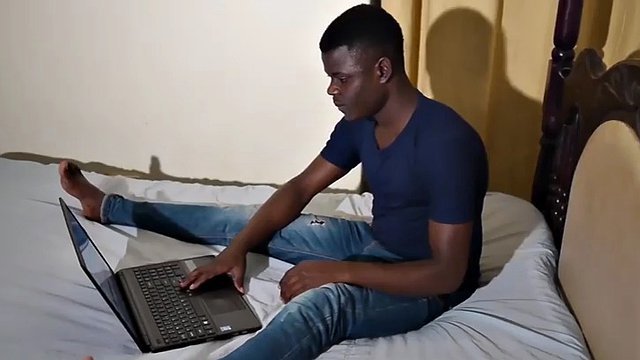 Amateur Nubian twunk strokes his shaft in solo performance