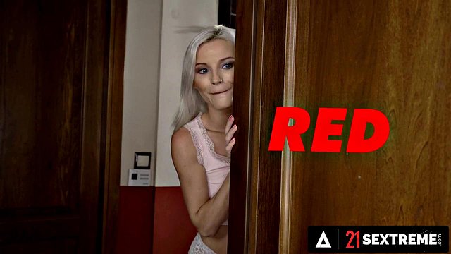 Stepmom Alexa Si Devours Teen Zazie Skymm's Ass Before Pounding Her