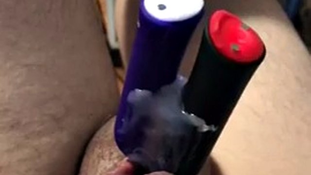 Masturbazione con subincisione con il giocattolo del mio uomo