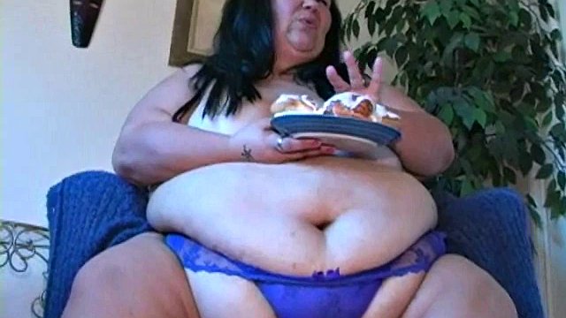 ssbbw belly and stuffing