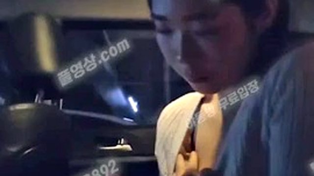 4343 White cardigan tele UBE892 with stepdaughter Yukdeok in the car