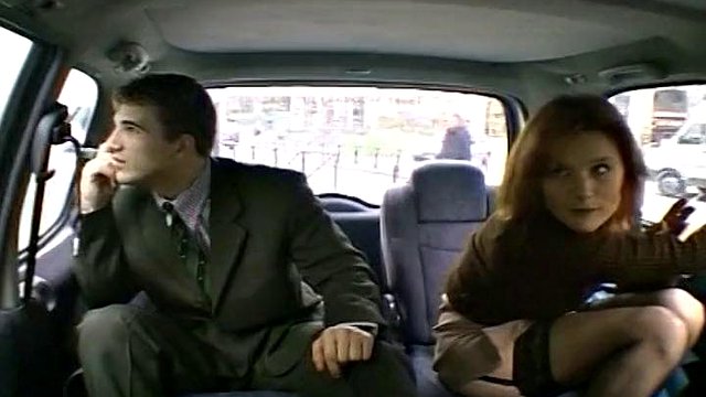 Pareja francesa divirtiéndose en París