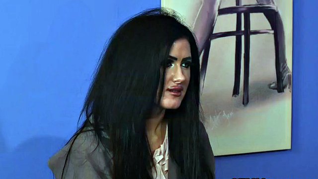 britisches cfnm-babe lutscht schwanz im büro