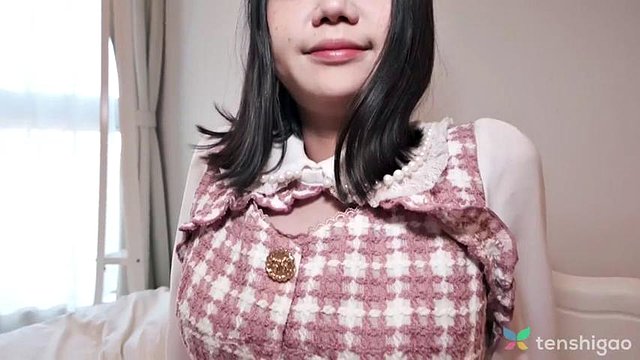 Presentazione di Nanako Kawada: una ragazza arrapata con una figa troppo stretta