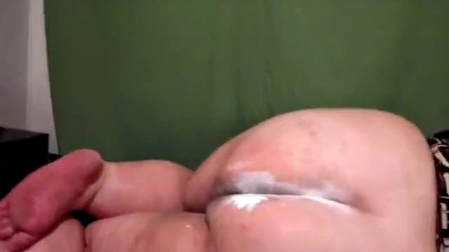 SSBBW on the bed laughing and farting with powder