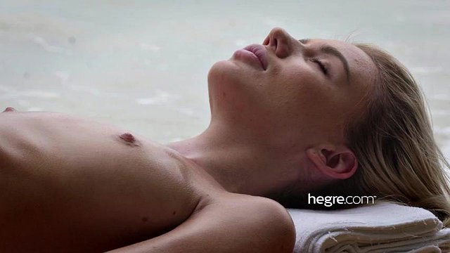 Herge 1 - Massage de la chatte incroyable