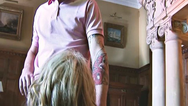 Odkryta scena kobiet-2_sexy Cycata blondynka w bieliźnie lubi ostry seks i wytrysk na piersi