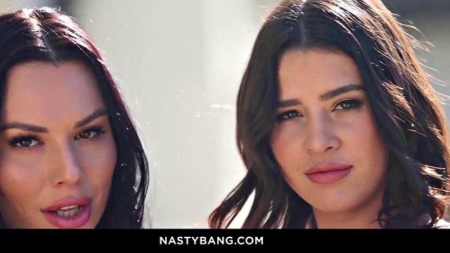 Aidra Fox and Kylie Rocket in Hardcore Cunnilingus Frenzy