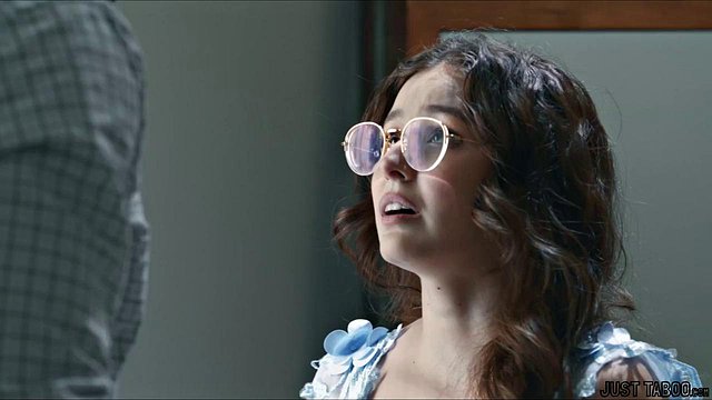 Leana Lovings Deepthroats 치열한 Deepthroat 액션에서 Jason Sarcinelli의 큰 수탉