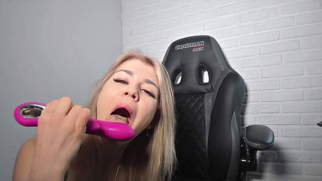 Lesbian Gym Licker Licks Big Ass