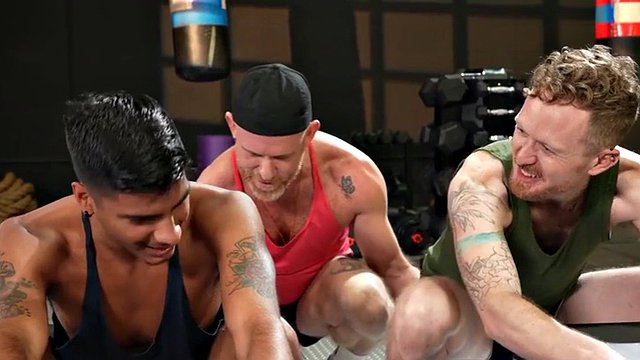 FistingInferno - Entraîneurs percés poings et bouche bée par Jocks