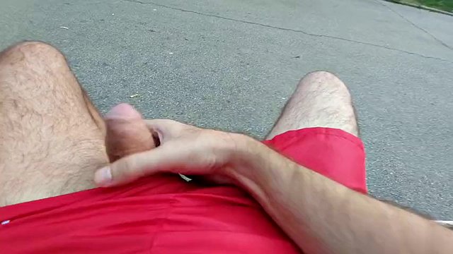 Slapp av i parken med en ny venn (noen onanerer, tisser, blinker)