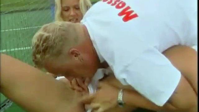 Tenis ft. Yok: Oral Seks, Köpek ve Yalama Pornosu