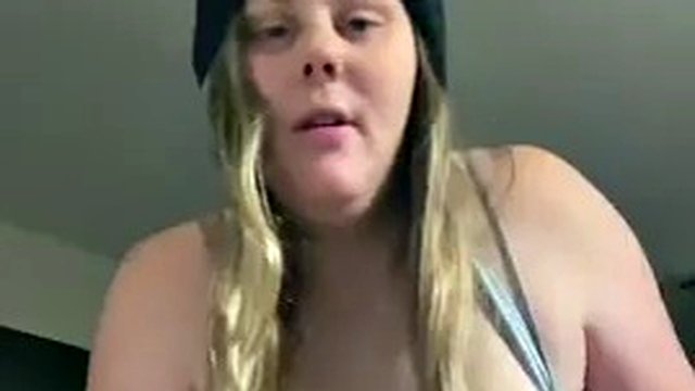 Snow Thicc has an orgasm riding a dildo while her boobs are full of milk