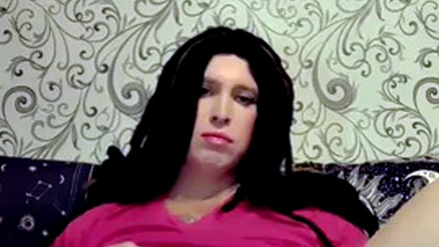 Femboy Bonnie sacode sua bunda vazando e goza docemente
