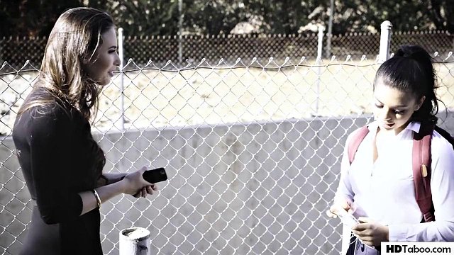 純粋なタブー サイコカップルが処女女子大生を搾取する - ジーナ・ヴァレンティナ