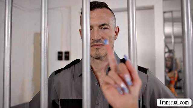 Jail guard fucks this horny prisoners in the cell