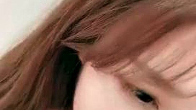 A cute girl with a high-looking short haired hair KIKI masturbates in the bathroom with finger buckles and vibrator vibrator vibrating and squirting a lot of water close-up closeup is very attractive