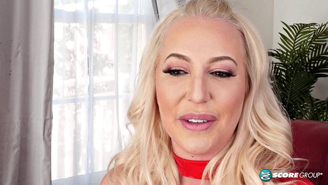 Stassi Rossi: Squirting Hotwife
