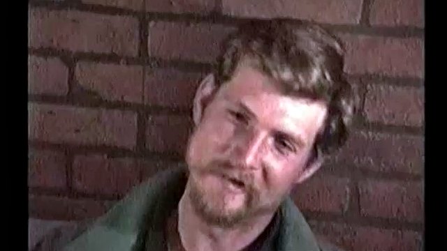 Craig est un clochard autoproclamé, qui prend les rails et parcourt le pays à la recherche d'un travail saisonnier. Si vous avez la chance de le rencontrer, vous passerez une bonne nuit de sexe. Cet homme bien membré apprécie toutes sortes de sexe, avec des hommes et des femmes.