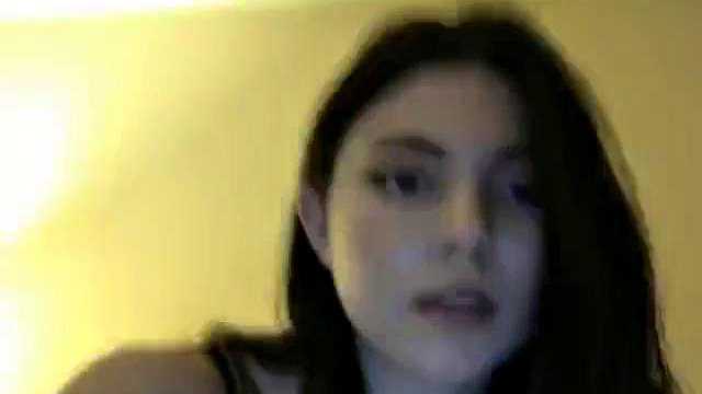 Beobachten Sie die halbe asiatische Schlampe masturbiert auf CAM - Webcam, College, blinkende Pornos