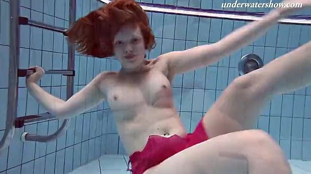 Lenka enjoys nude erotic sexy swimming