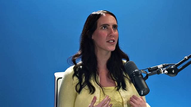 Stunning babe fingers herself solo after interview