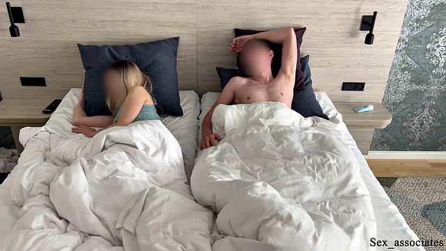 "İçine koymaya bile çalışma ..." Naive Stepmom ilk anal creampie'sini manipülatif üvey oğlundan alıyor