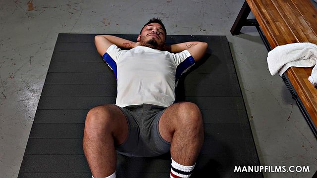 Shemale-Trainer durch Hardcore-Deep-Throat in Verlegenheit gebracht