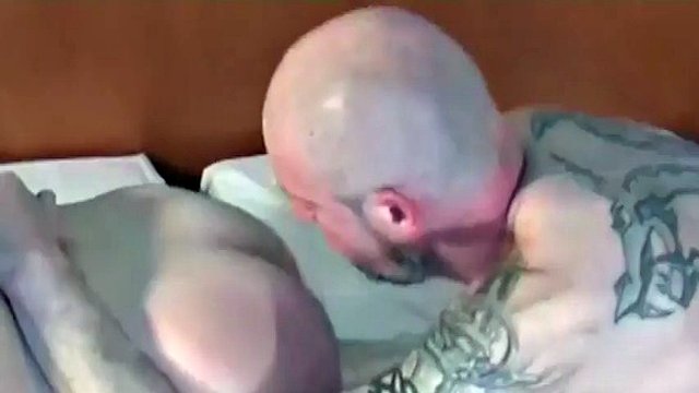 Pierced German DILF rims and bangs jock in amateur duo